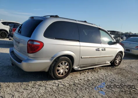 2005 Chrysler Town & Country Touring z USA, uszkodzony, nr VIN 2C4GP54L25R582532